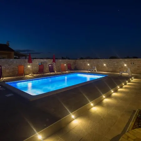 Wonderful Valbandon With Private Pool And Sauna Near The And Briuni Islands