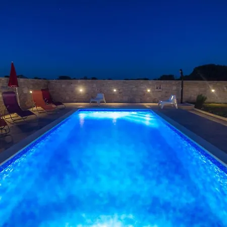 Wonderful Valbandon With Private Pool And Sauna Near The And Briuni Islands